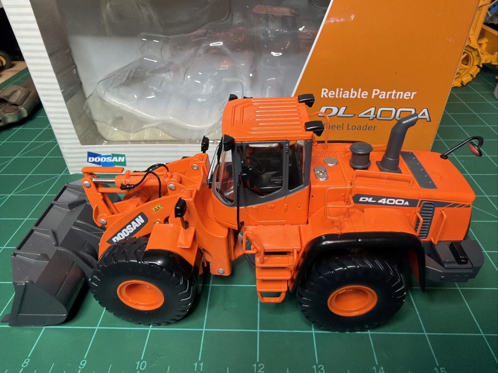 Doosan DL400A Wheel Loader Diecast
