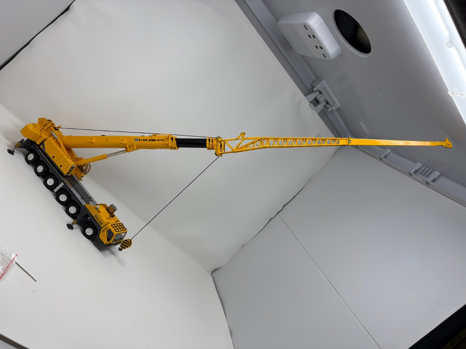 XCMG QAY200 Mobile Crane – China 1:50 Scale Diecast Model New