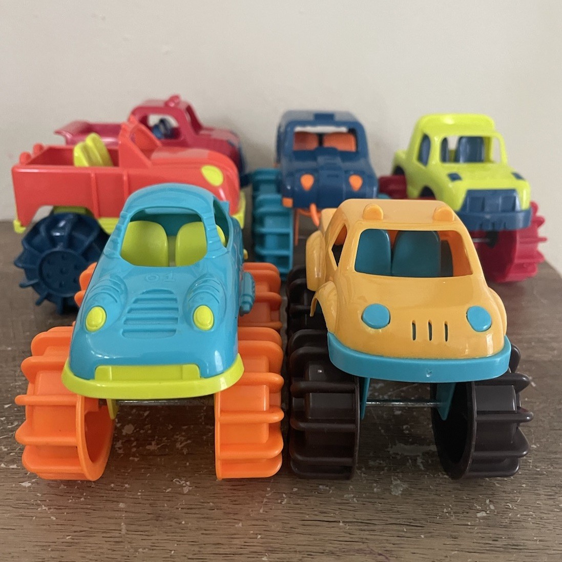 B. toys by Battat 6, 4″ Toy Cars – Water & Sand Vehicles, Beach Playset for Kids