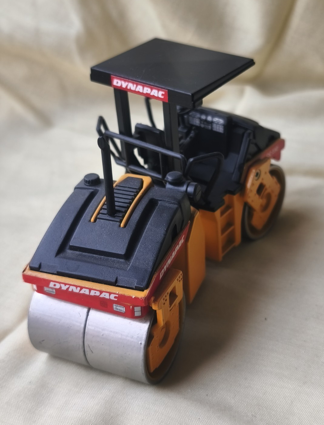 JOAL CC232 1:35 DYNAPAC RAMMER