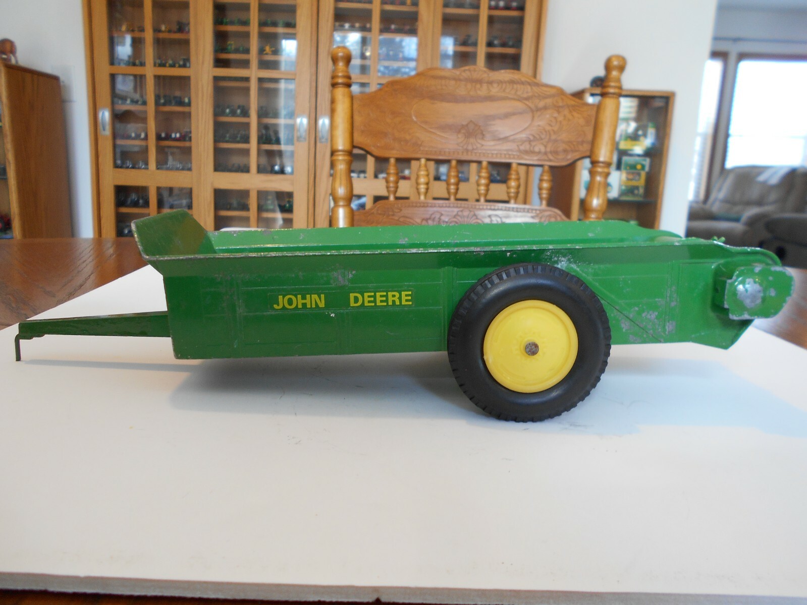 Vintage 1966 Ertl 1:16 Scale John Deere #44 Manure Spreader, 14″ Long, #534 Used