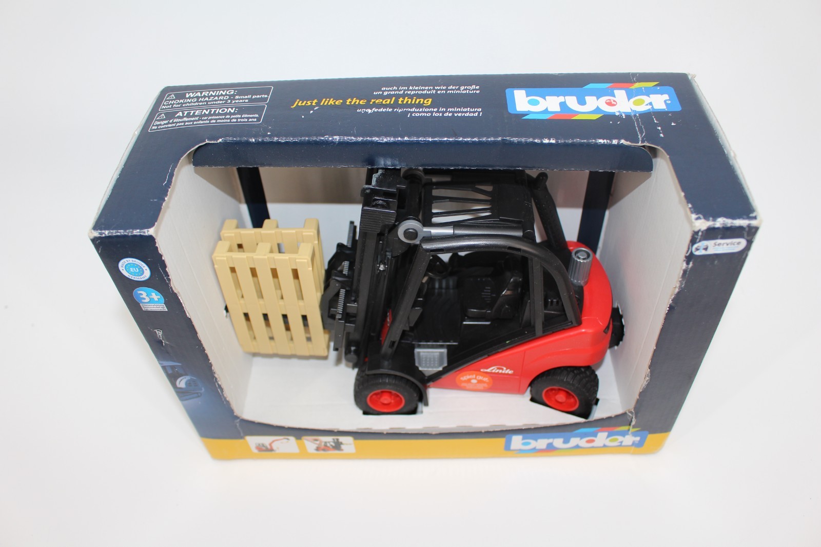 Linde H30D Forklift with 2 Pallets by Bruder 02511 NEW IN THE BOX