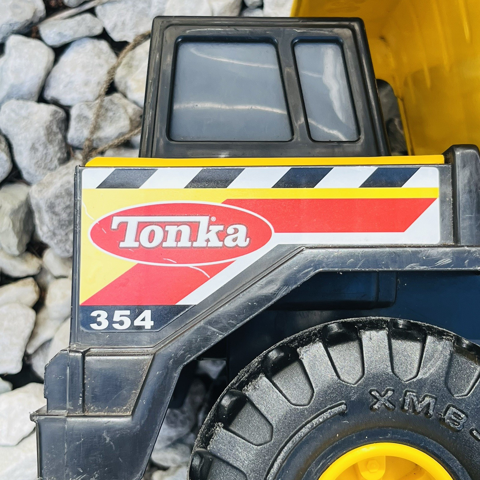 Classic Tonka 2012 Mighty Dump Truck 354 XMB 975 Tires Pressed Steel FAST SHIP