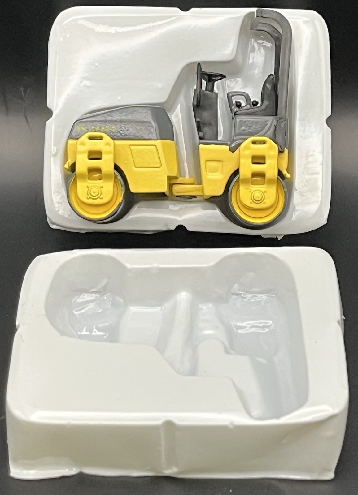 1:50 Bomag BW 120 AD-3 Vibratory Road Roller/Compactor NEW IN BOX (Rare to Find)