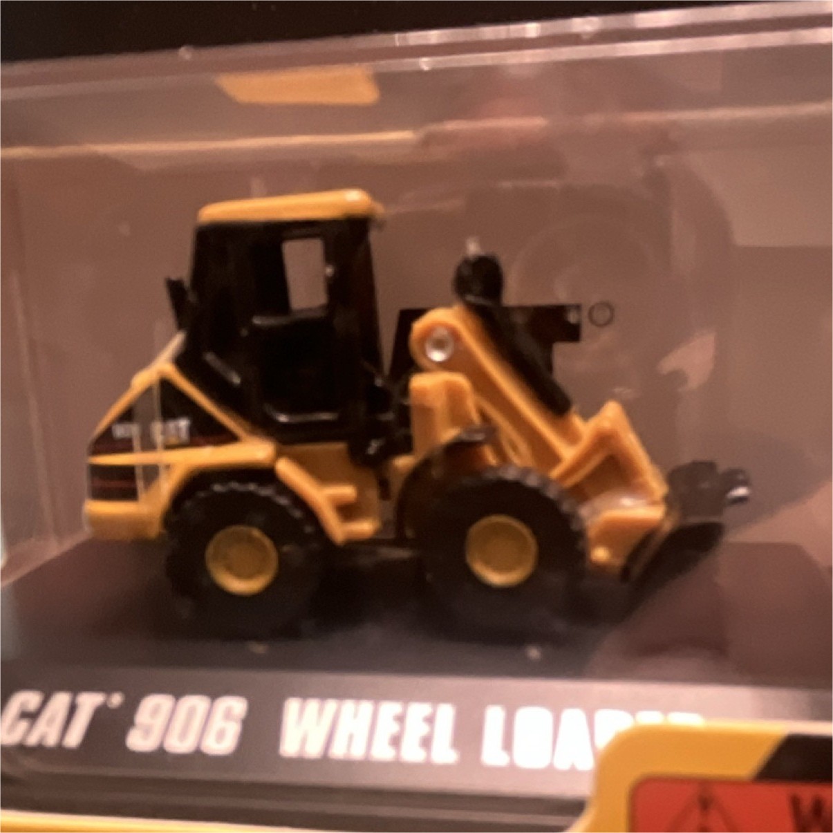 Norscot CAT 906 Wheel Loader 1:64 Diecast Model w/ Display Case 2009
