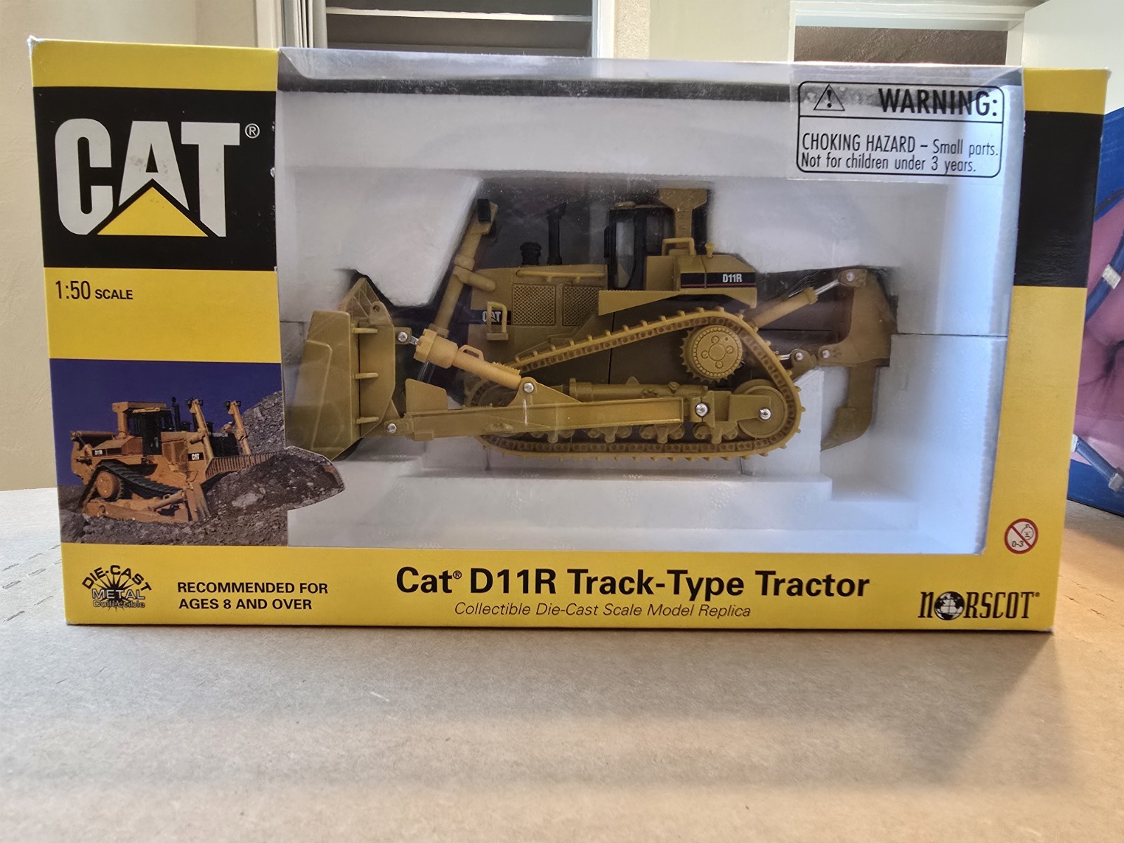 NIB 1999 Norscot 55025 1:50 Caterpillar CAT D11R Track-type Tractor Die Cast
