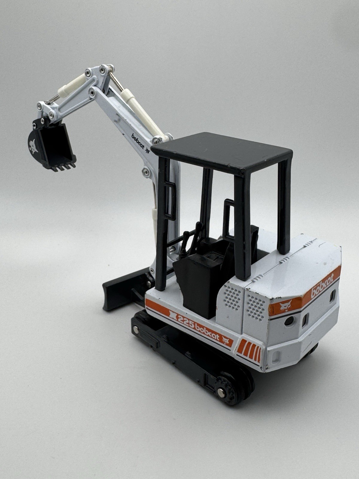 1/25 Mini Bobcat Hydraulic Excavator X225 DieCast Melroe by New Clover See Pics