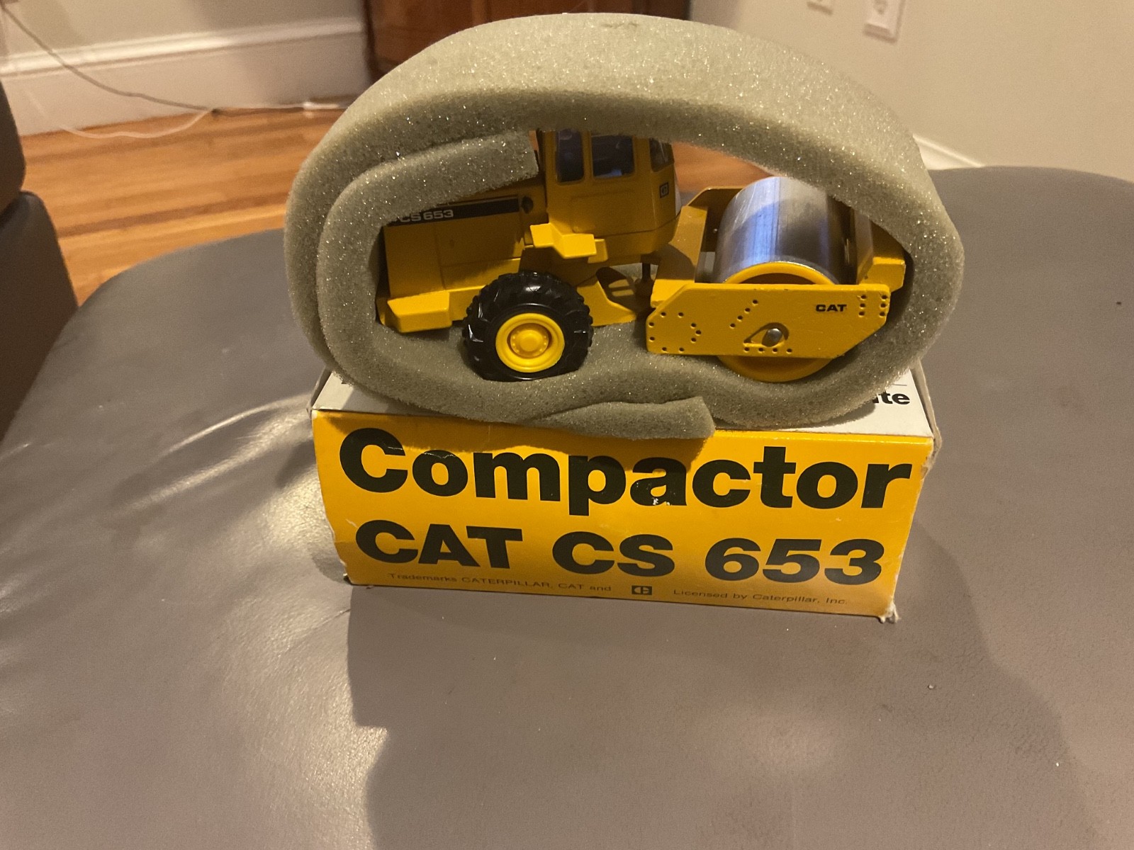 Conrad CAT CS 653 Compactor Model No. 2889 scale 1:50 Caterpillar W Germany NIB