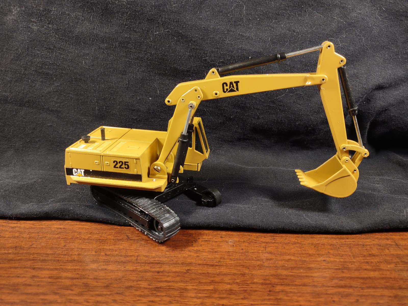 1978 JOAL Excavator CAT C-225 1:70 Scale Made in Spain looks to be in new cond.