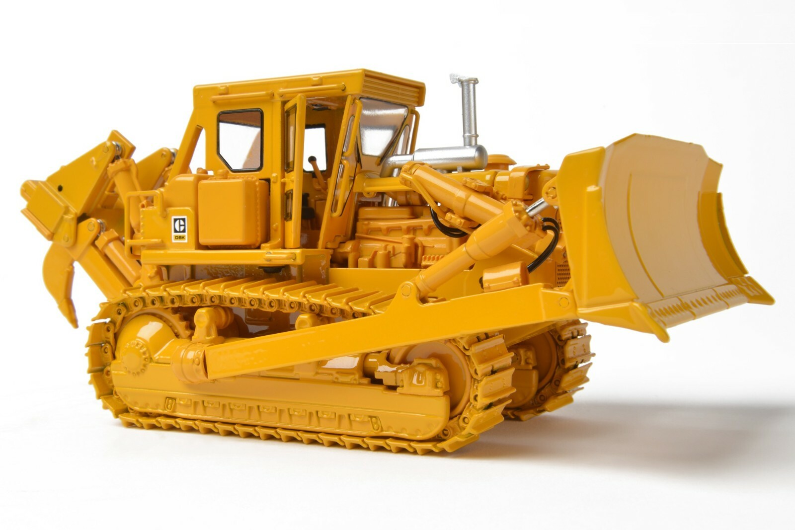Caterpillar Cat D8K Dozer with S-Blade and Ripper – CCM 1:48 Scale Model New
