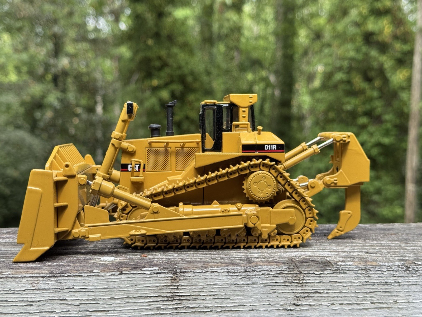 1:50 Diecast Masters Caterpillar D11R 85025C Core Classics, With Metal Tracks