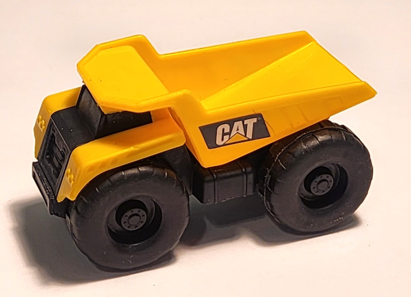 CAT Plastic Dump Truck Toy Sturdy Construction Toys Vehicle S29