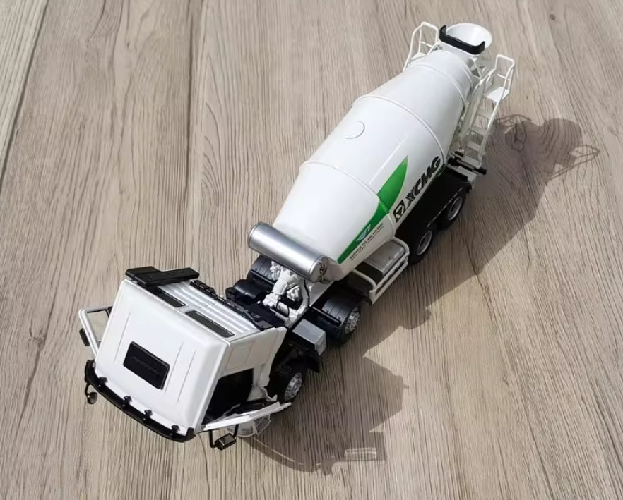1:35 28CM XCMG 8*4 Concrete Mixer Truck Construction Machinery Diecast Model