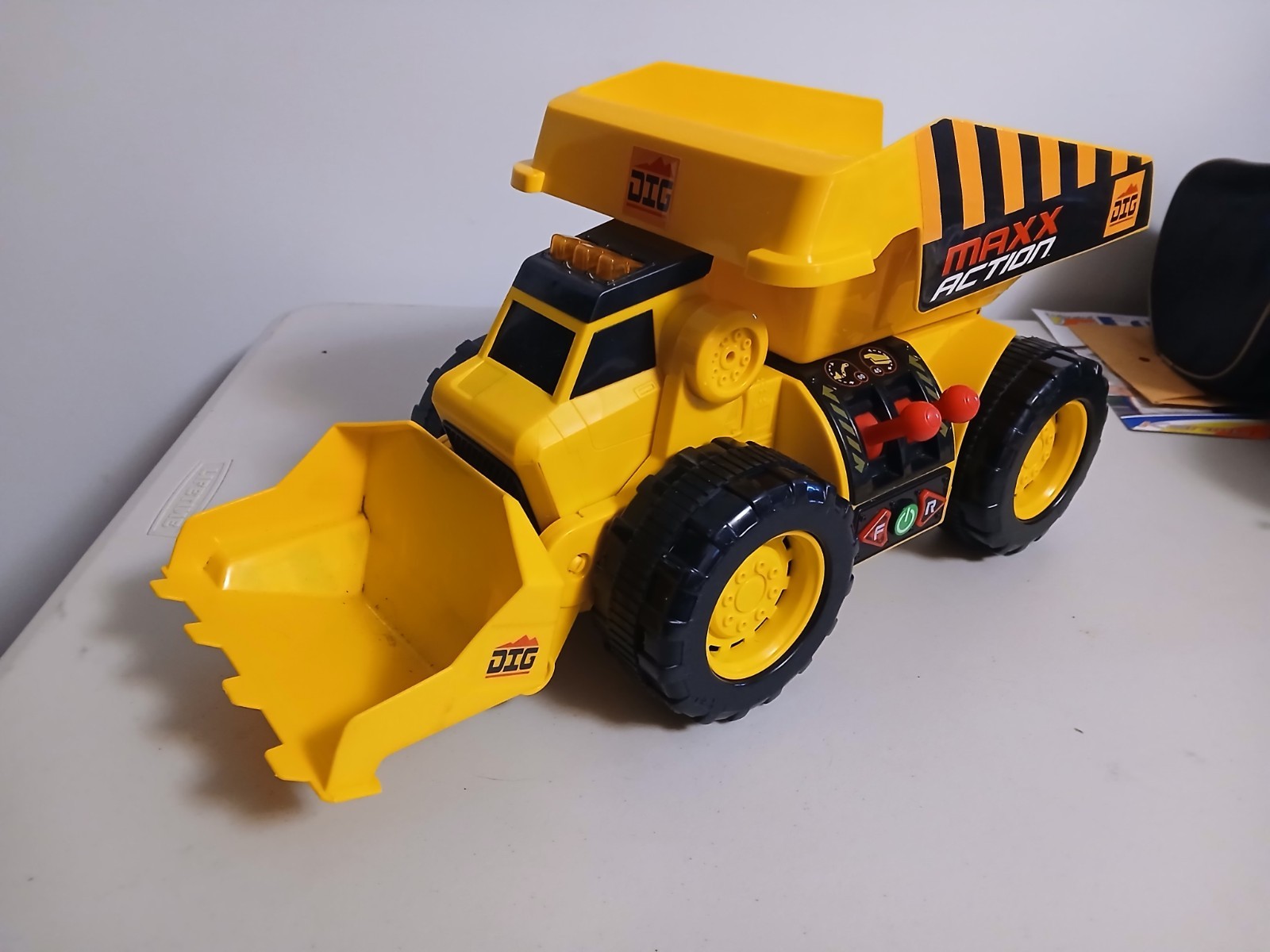 Maxx Action Large 2-in-1 Dig Rig Dump Truck Lights Sounds used good condition