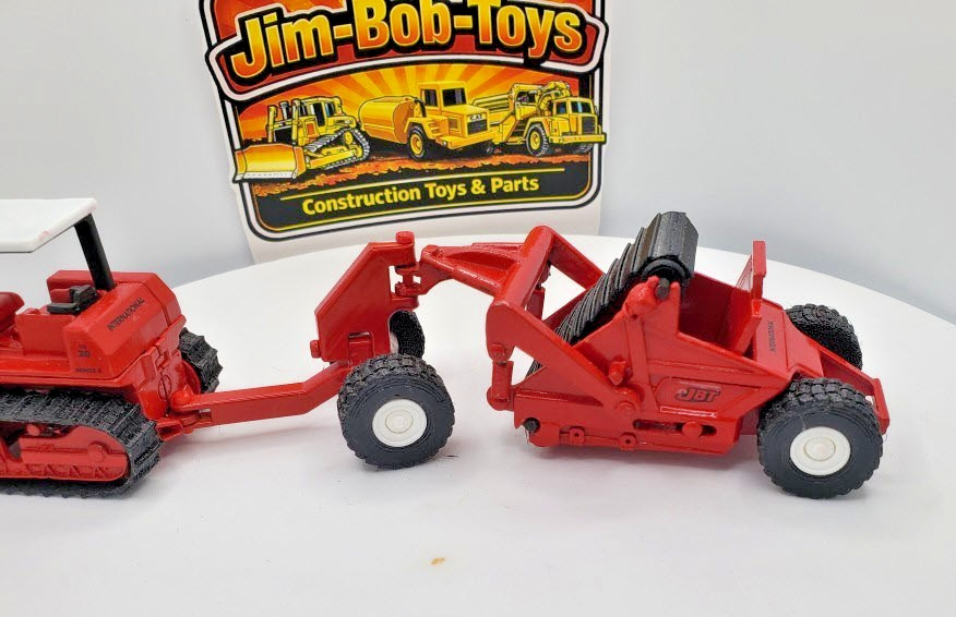 Ertl IH TD20 Dozer with Pull-type International 412B Scraper (1:64 Scale)