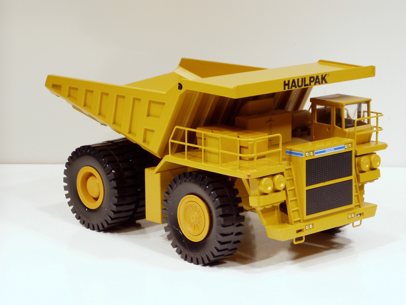 Dresser Haulpak 830E Dump Truck – SN# 340 – 1/50 – Conrad #2721 – MIB