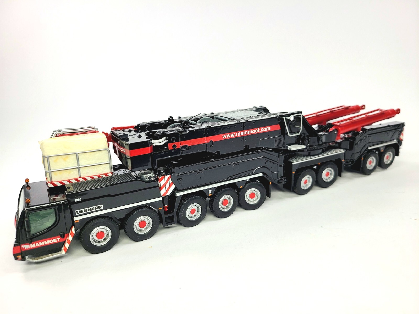 Liebherr LTM 11200-9.1 Mobile Crane – Mammoet – NZG 1:50 Scale Model #410025