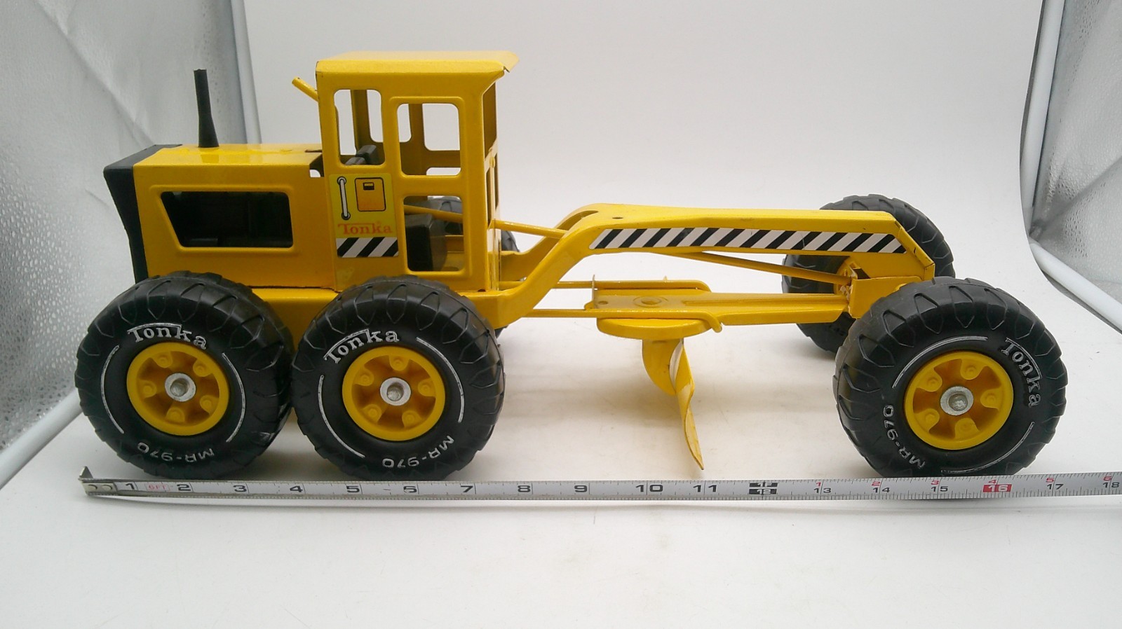Vintage 1970s Metal Yellow 17″ Tonka Grader Used Condition
