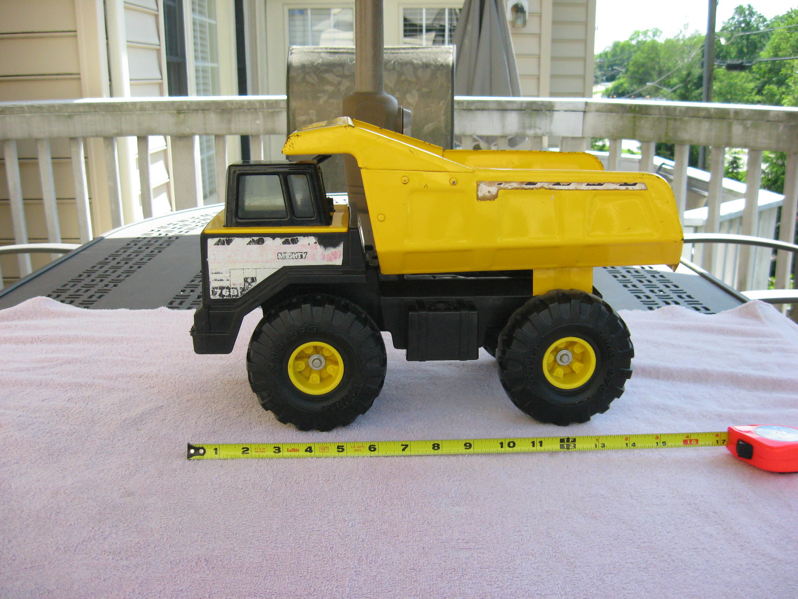 1999 TONKA NO. 768 MIGHTY DUMP TRUCK 16″ LENGTH~ PRESSED-STEEL