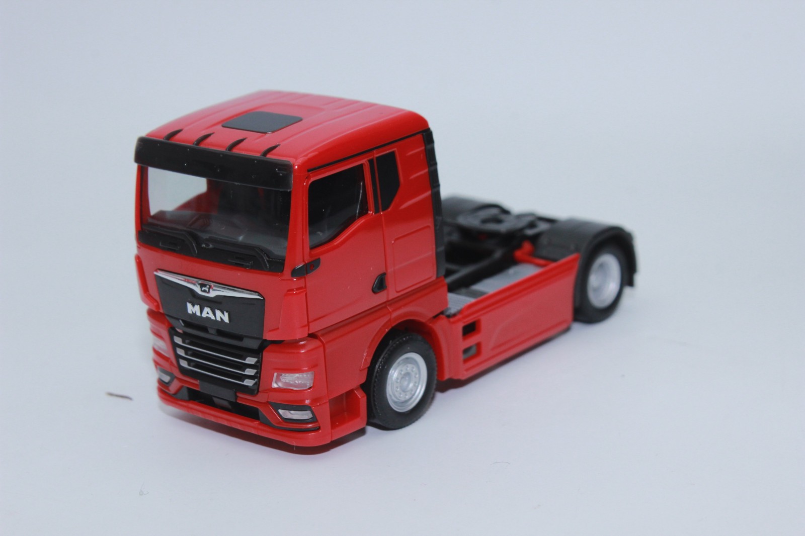 Herpa 320542 MAN TGX GN Tractor 2-Axle Red 2026 New In Box 1:87 H0 Display Model