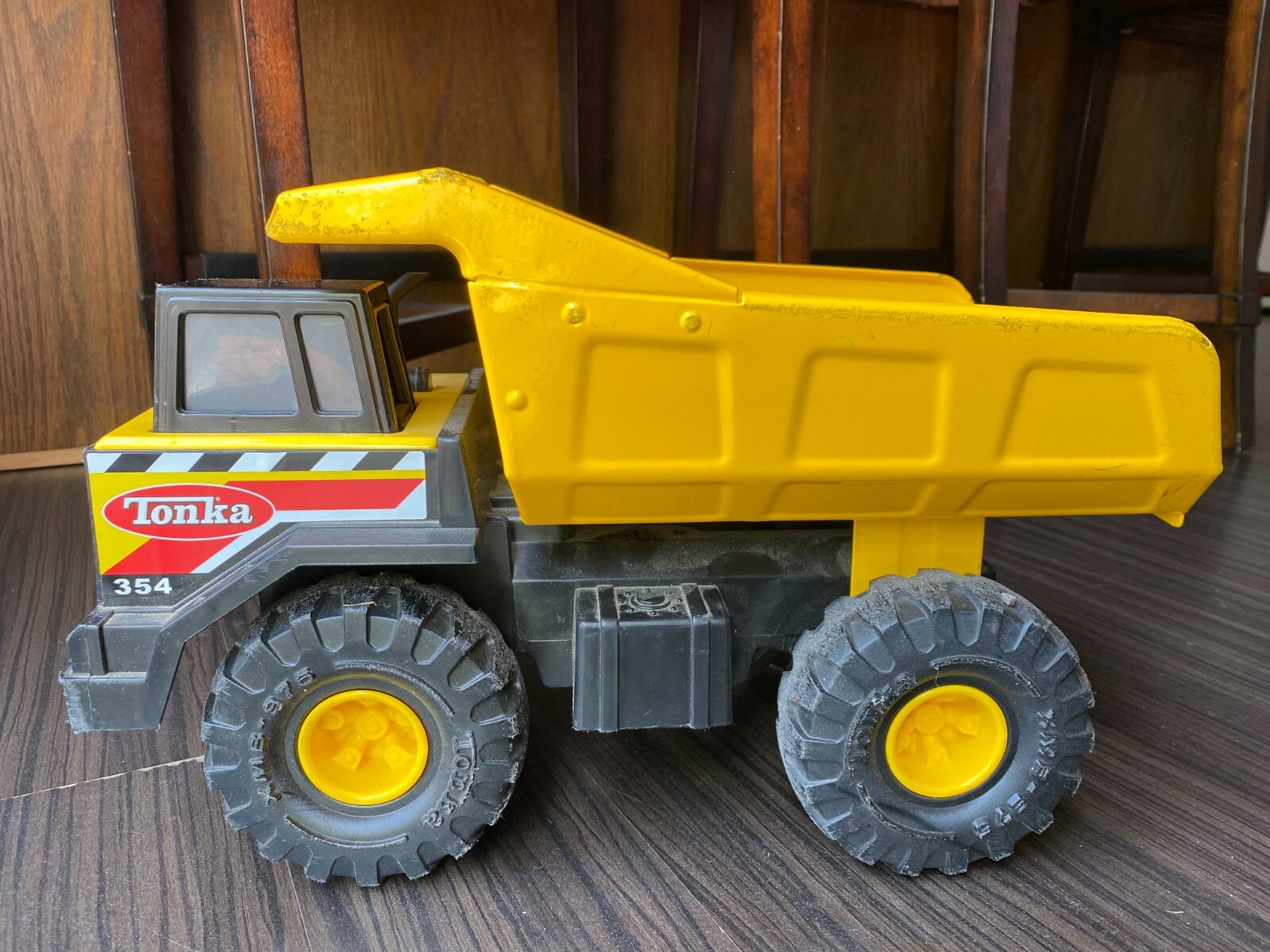 Large Tonka Model 354 Metal & Plastic Dump Truck w/Working Dumper Assembly