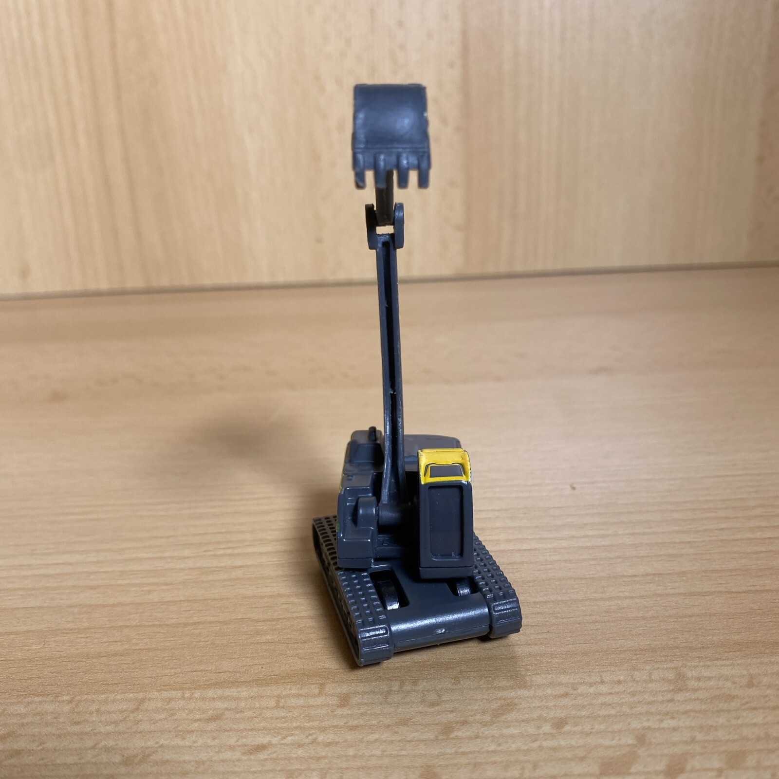 Volvo EC220E Excavator Plastic Toy Model Crawler Digger (3″) Maisto