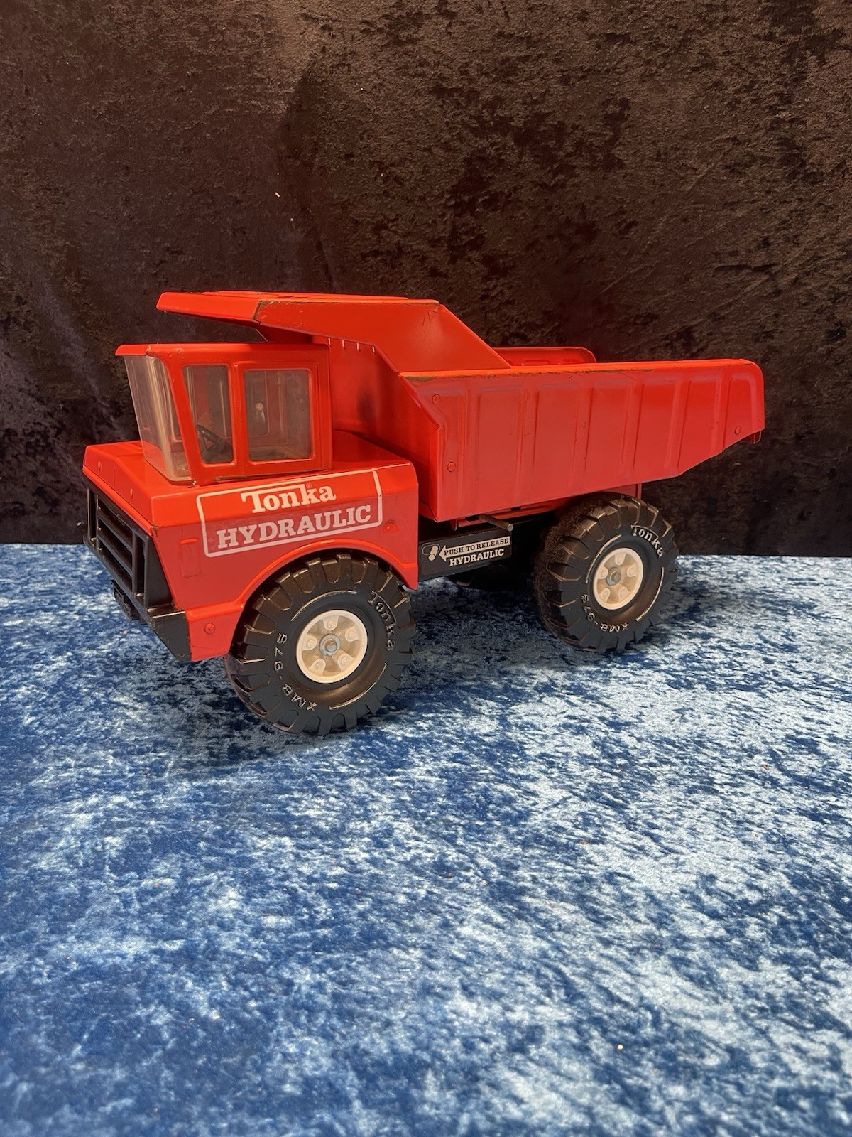 Tonka Hydraulic Dump Truck w/ Hydraulic Dump Bed Construction Toy rare orange 🍊