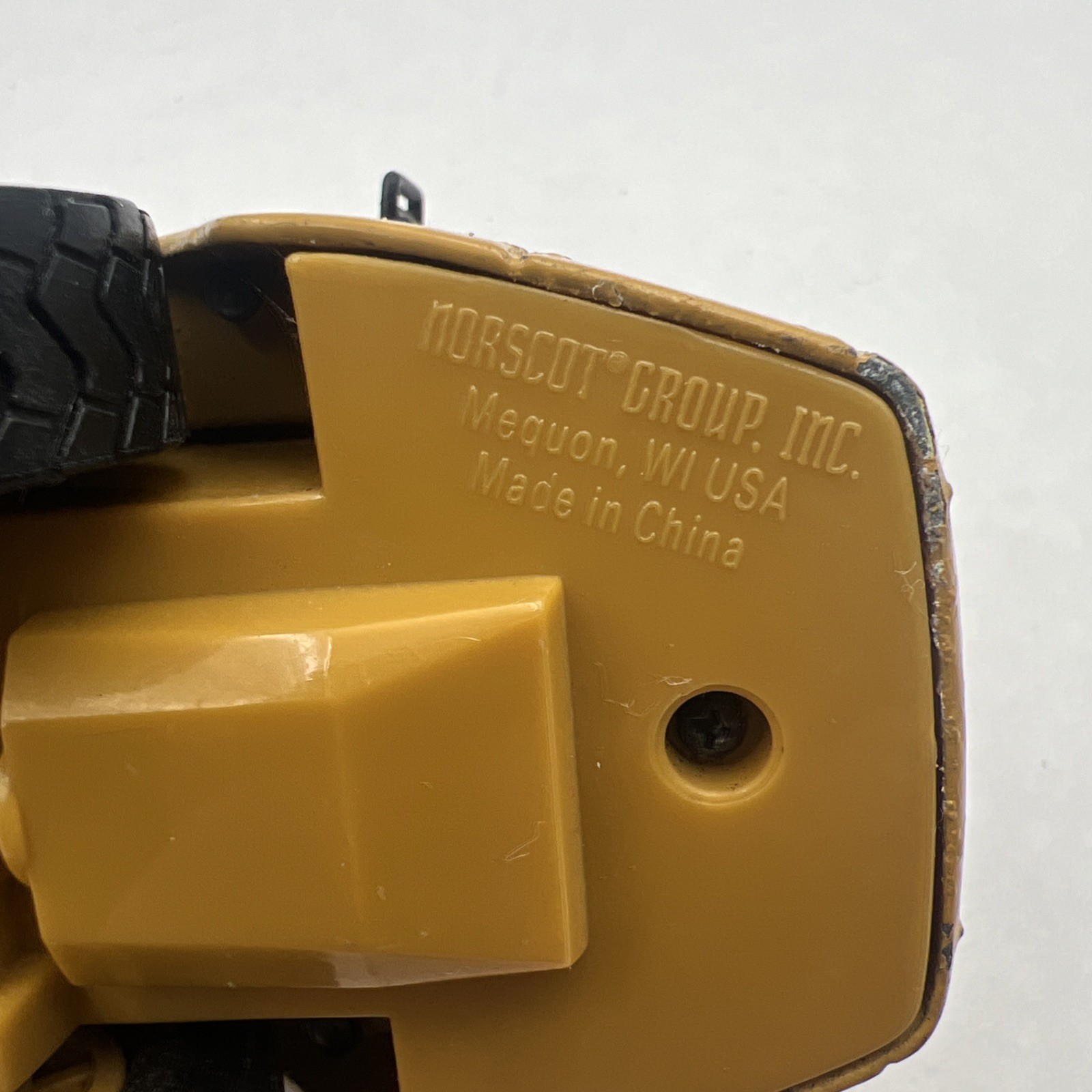 CAT 725 Articulated Dump Truck – Norscot Diecast