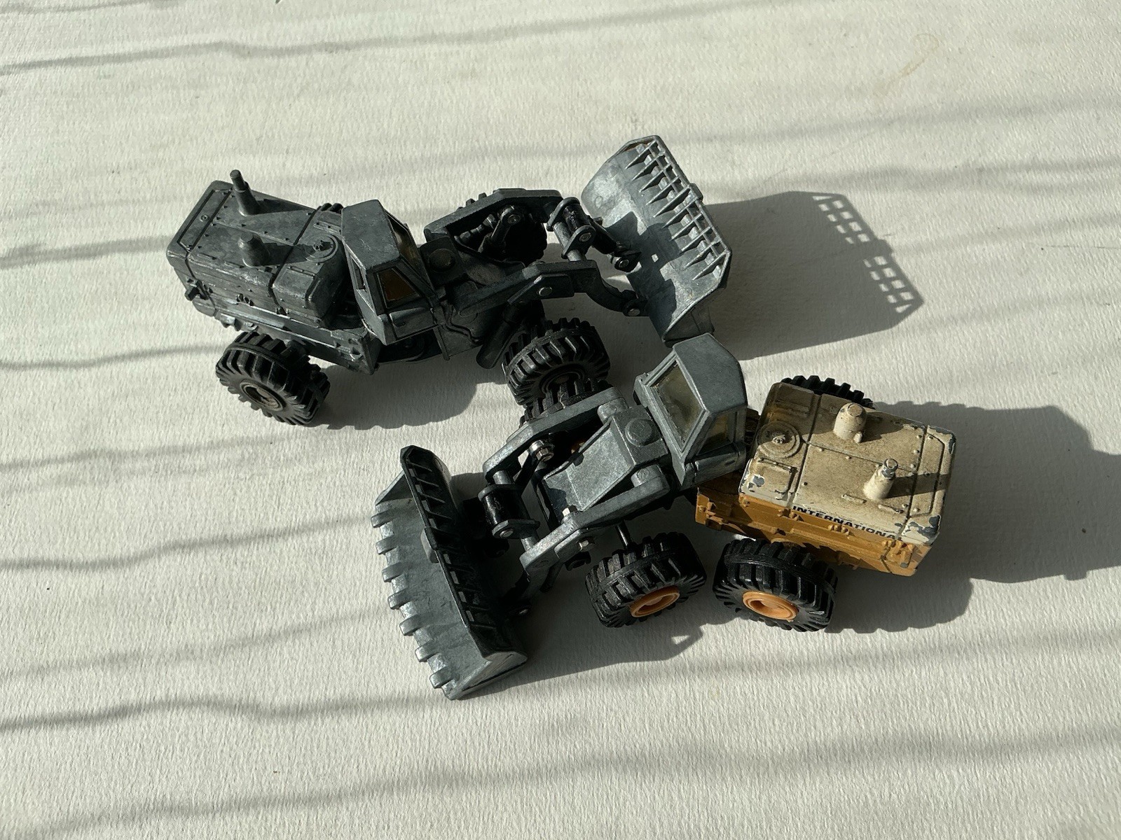 ERTL Front Loader Payloader 560 Diecast 1/50? Scale Diecast Metal Two Listed