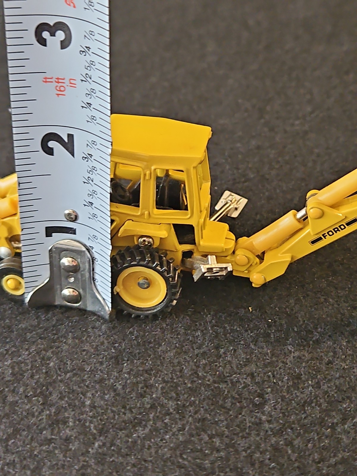 ERTL Ford 555B Backhoe Loader 1:64 Die Cast Construction Tractor USA