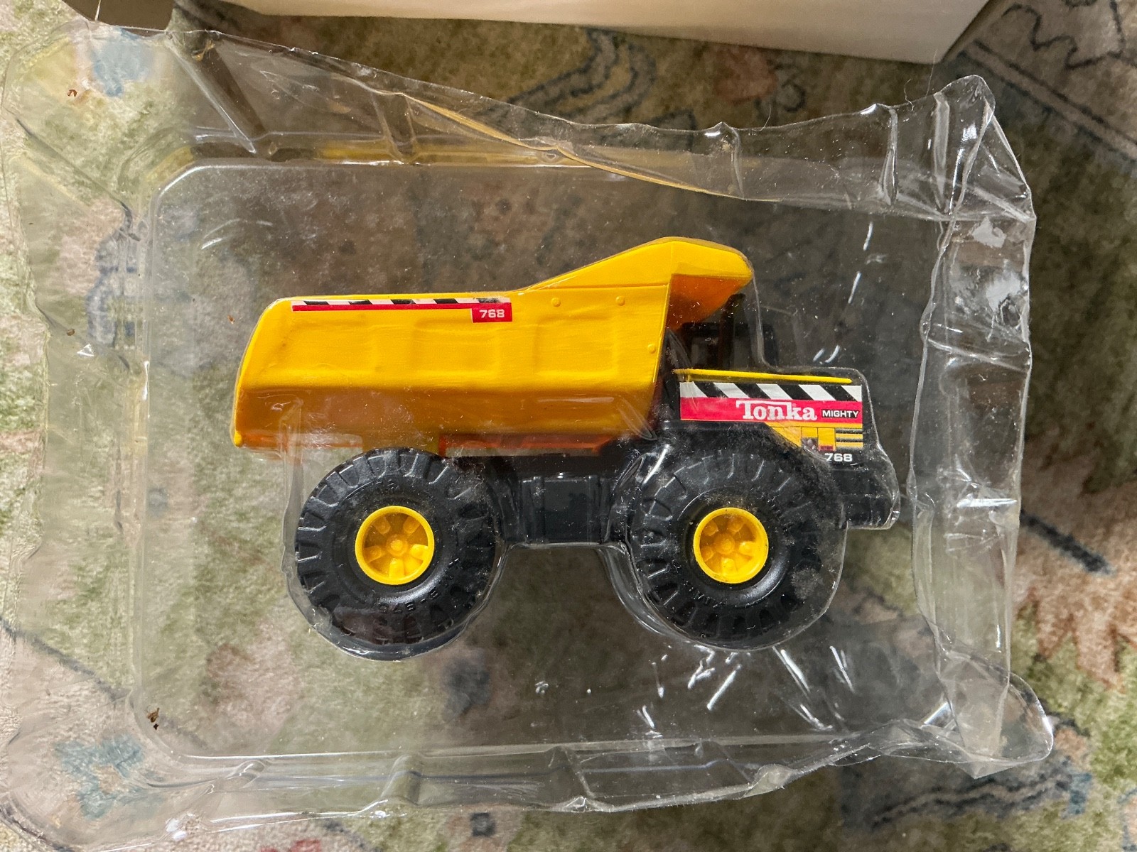 Tonka Mighty 768 MAISTO DUMP TRUCK – 762880 – NEW IN BOX Hasbro 2001