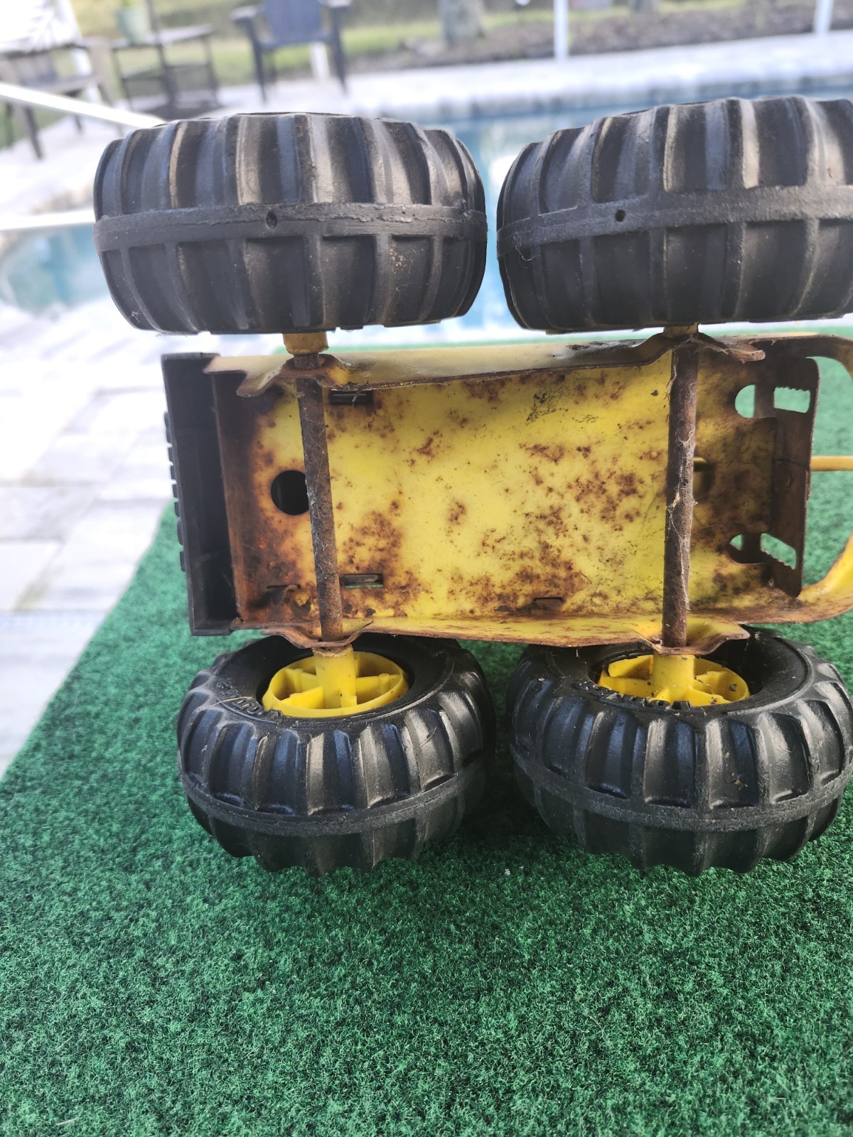 Tonka Grader Model 2510 missing blade and front end.