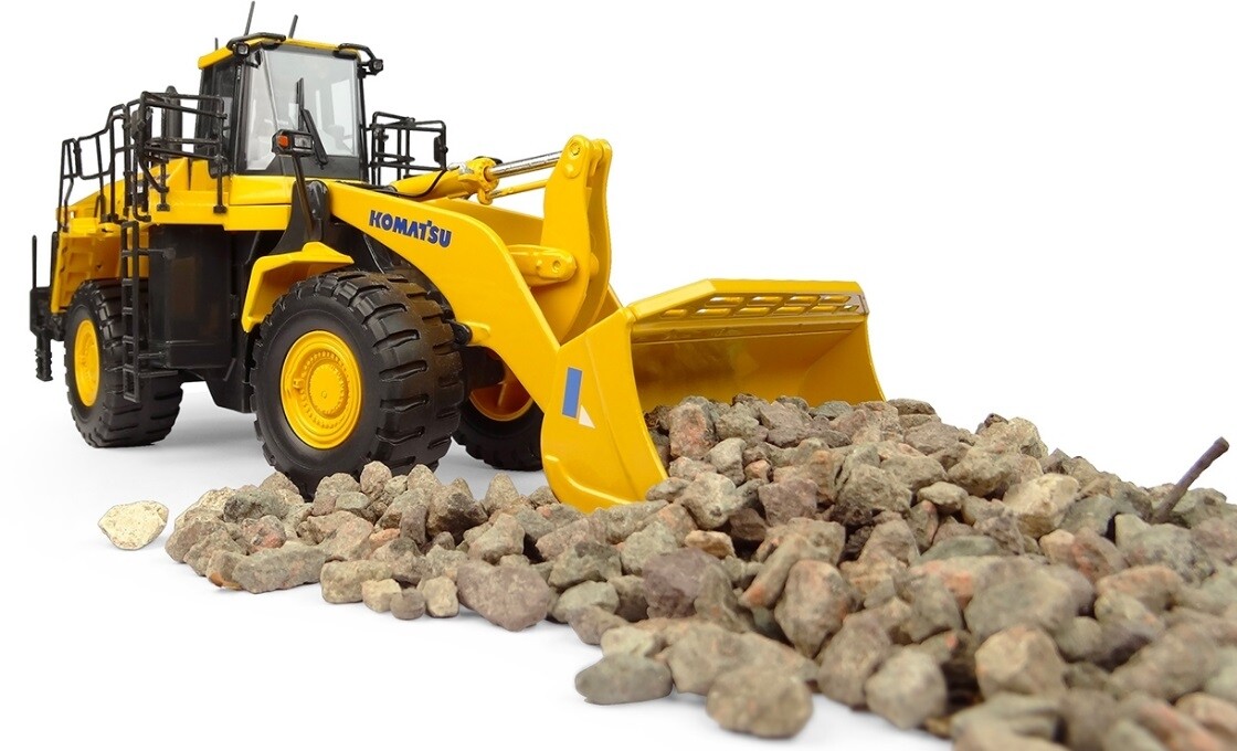 UNIVERSAL HOBBIES – Caricatore KOMATSU WA600-8 – 1/50 – UH8153