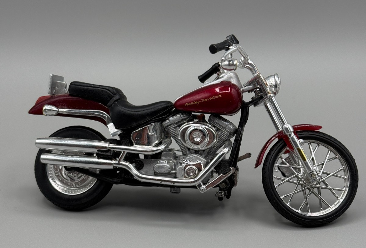 Maisto 1/18 HARLEY-DAVIDSON Motorcycle 1984 FXST Softail Red