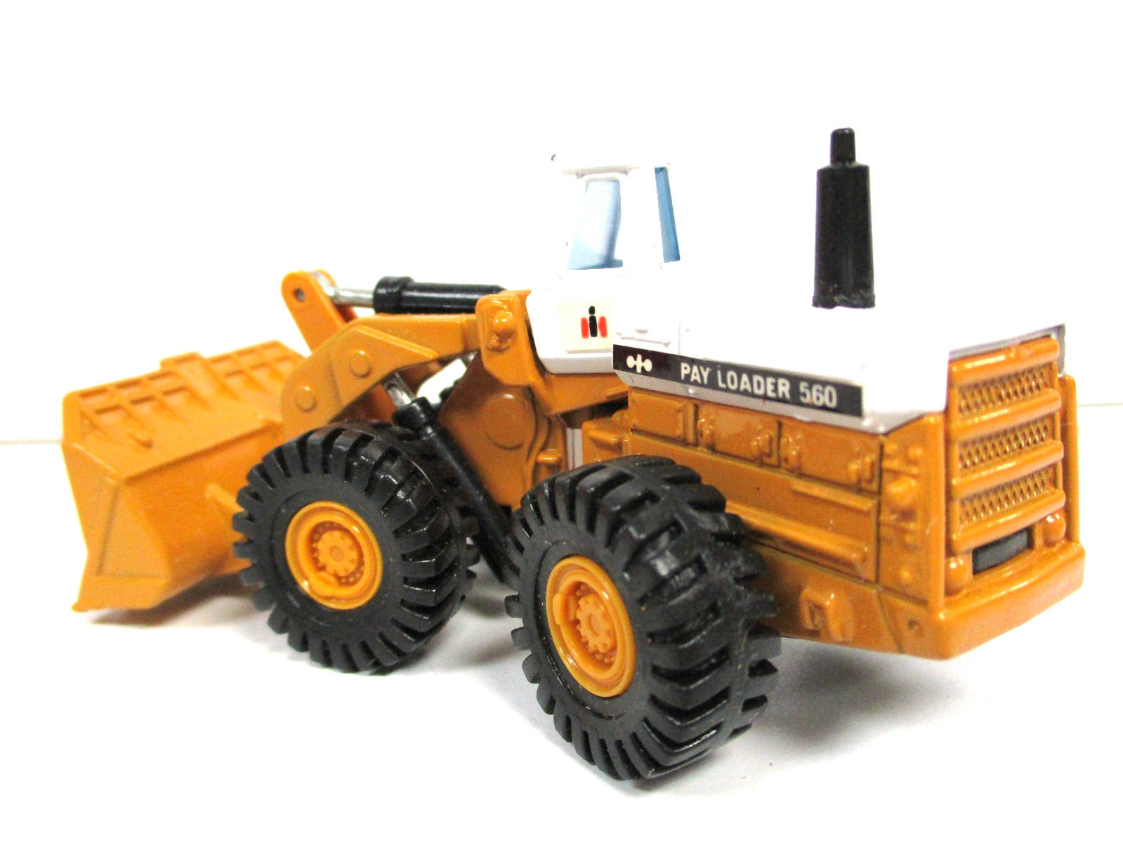 TOMICA / DANDY – INTERNATIONAL PAY LOADER 560 BUCKET LOADER- 1/80 DIECAST