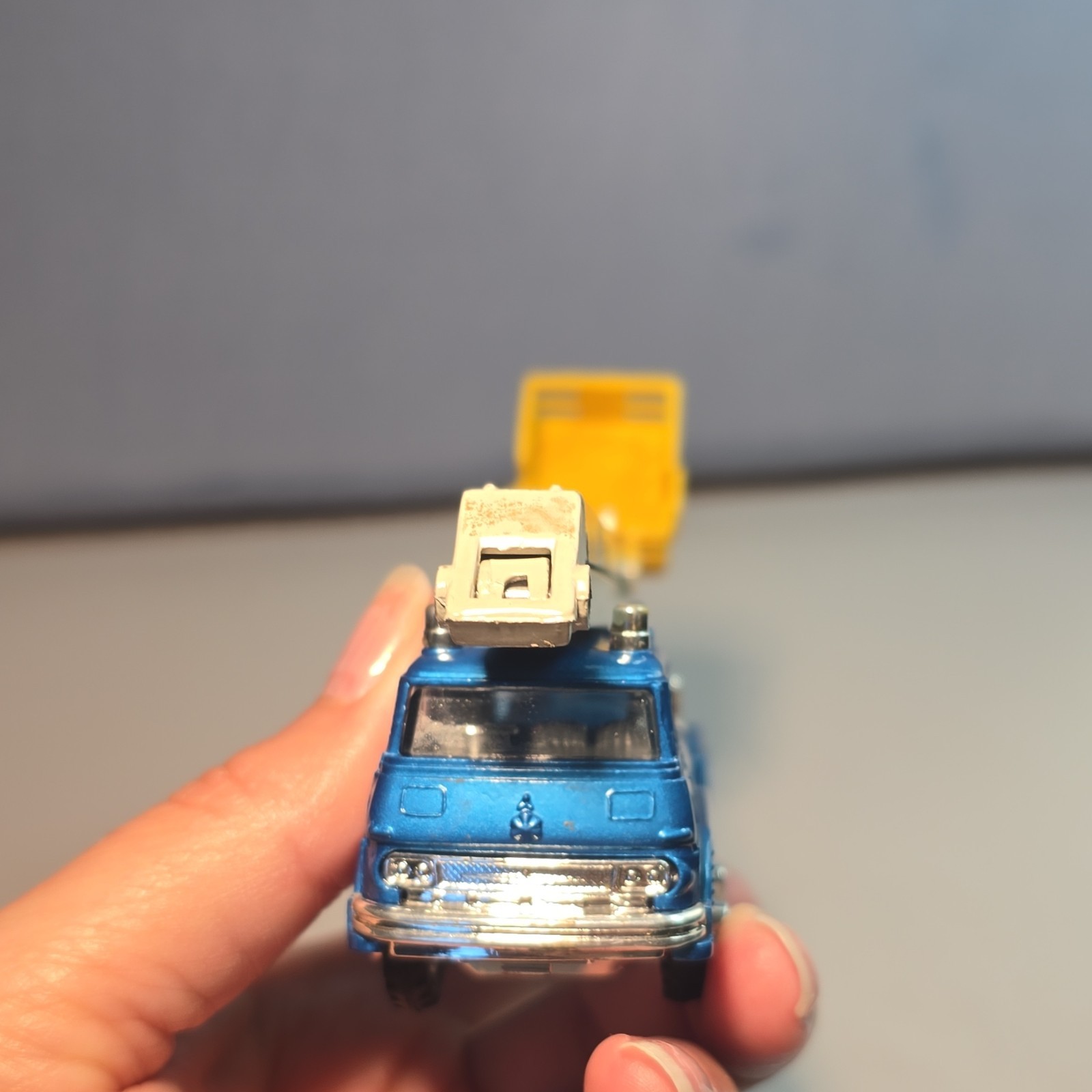 Shinsei Mini Power Ford F-7000 Cherry Picker Crane 1:55 Diecast Japan Blue