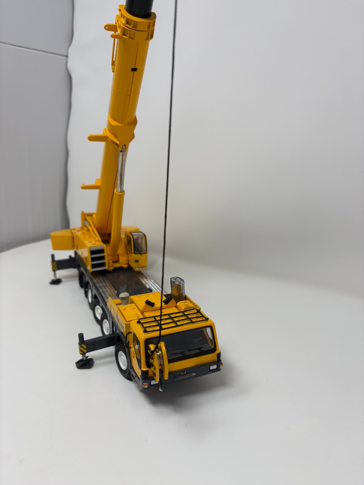 XCMG QAY200 Mobile Crane – China 1:50 Scale Diecast Model New