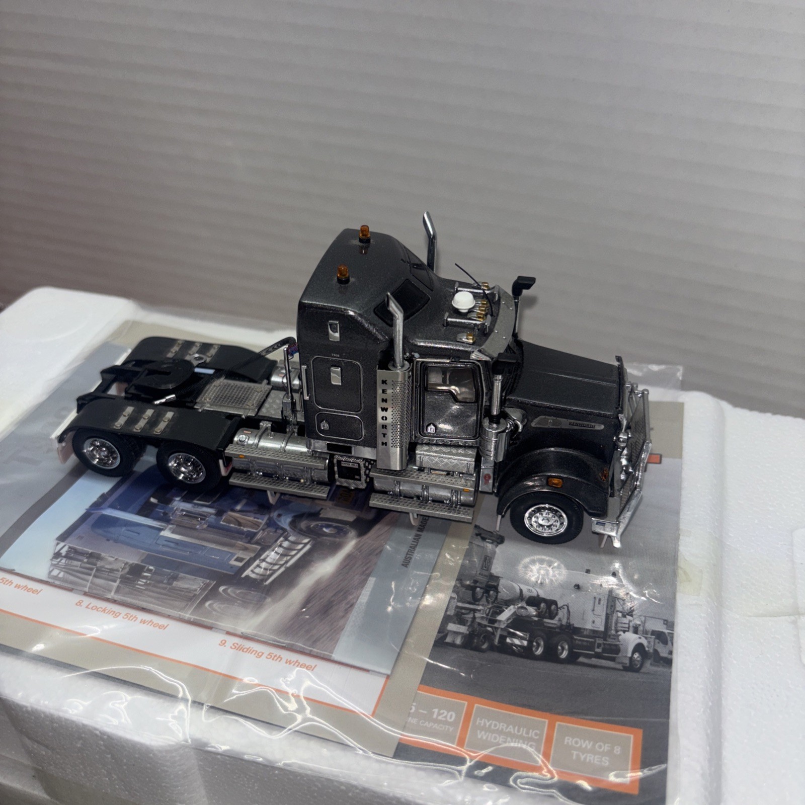 Twh 1/50, Drake, Kenworth T908 Prime Mover With Drake 2×8 Dolly 4×8 Swingwing