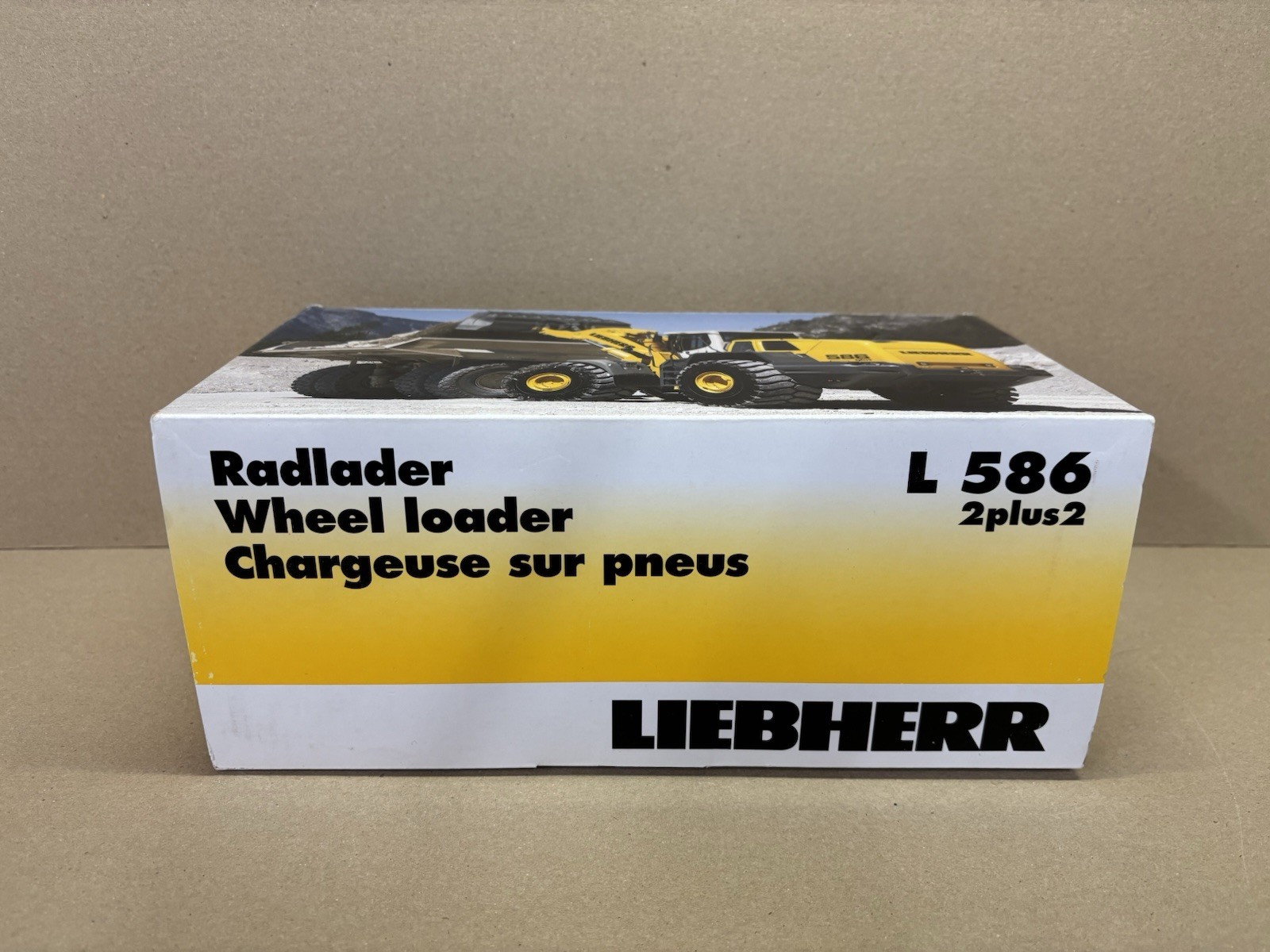 NZG 689-14 WRM REESE LIEBHERR L 586 2plus2 1/50 Wheel Loader