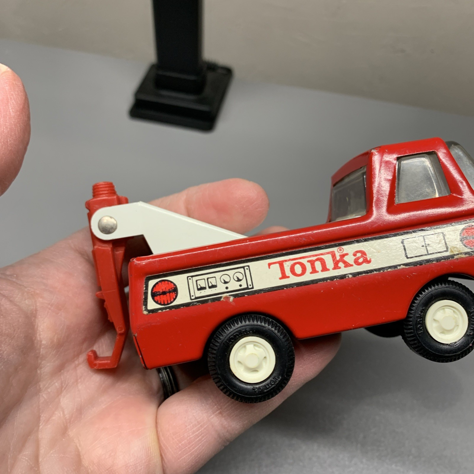 Vintage 70’s Tonka Mound, MINN Mini Red Tow Truck Pressed Steel 5inx2.5in
