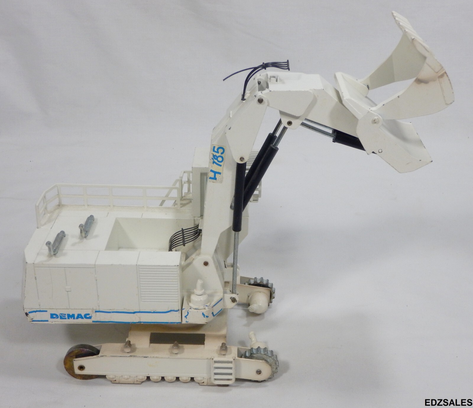 NZG Modelle 241 1:50 Demag H1851 Mining Excavating Shovel – Made West Germany