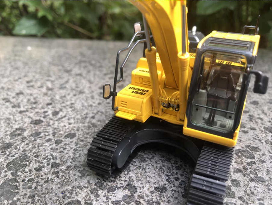 1:50 KOMATSU PC200-11 Excavator Construction Machine Equipment Diecast Model