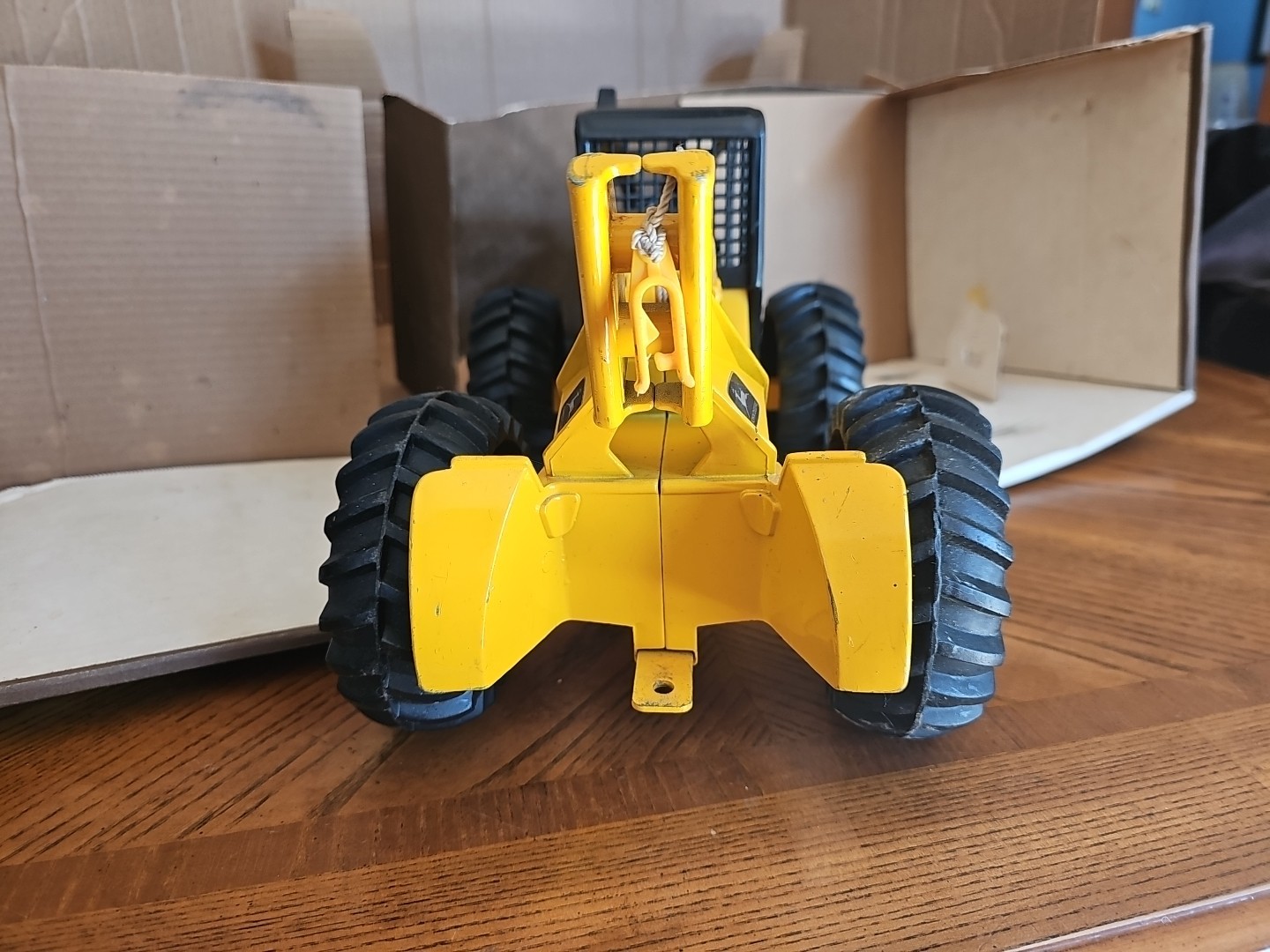 Ertl John Deere No. 590 Log Skidder 1/16 with Original Box