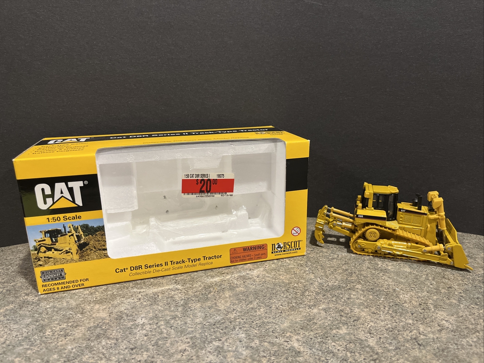 Cat D8R Series II Track-Type Tractor 1:50 Scale Norscot Model