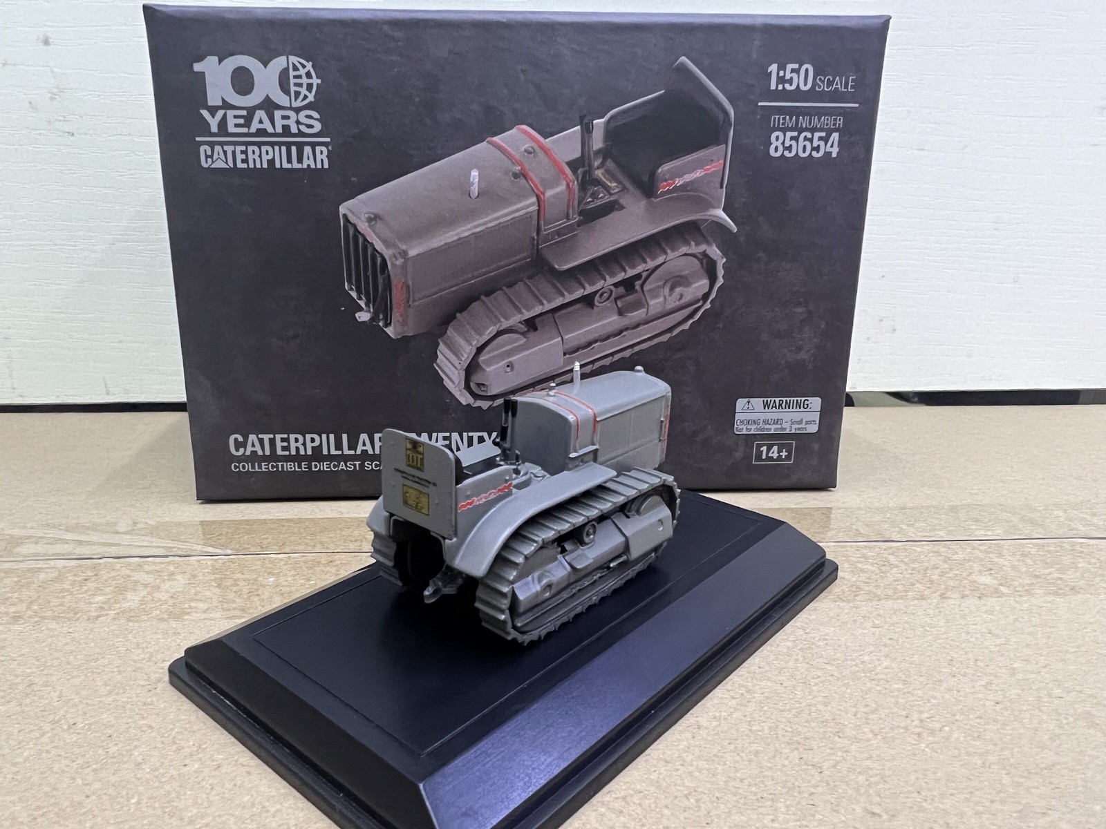 DM 1:50 CAT TWENTY Tractor Alloy Engineering Vehicle Model 85654