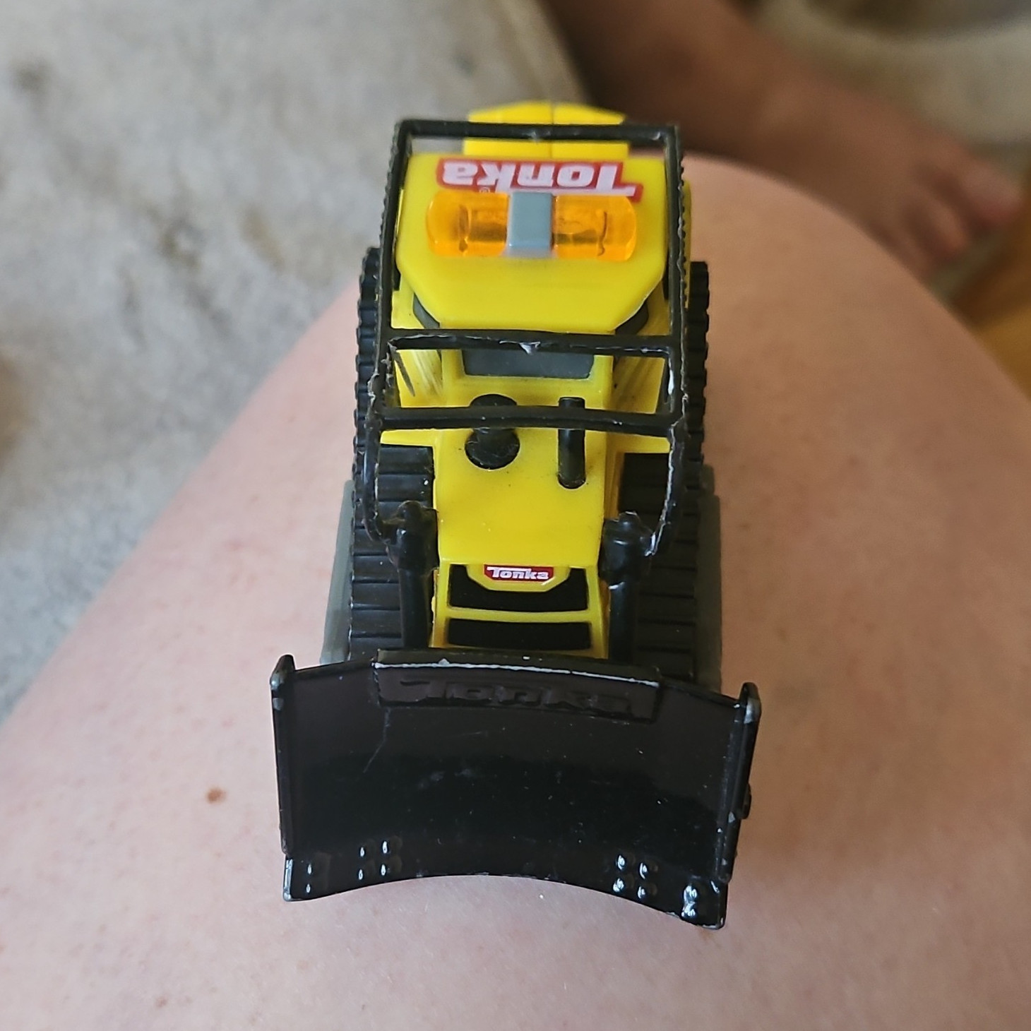 Tonka Tracked Dozer Construction Vehicle Toy Diecast And Plastic Vehicle