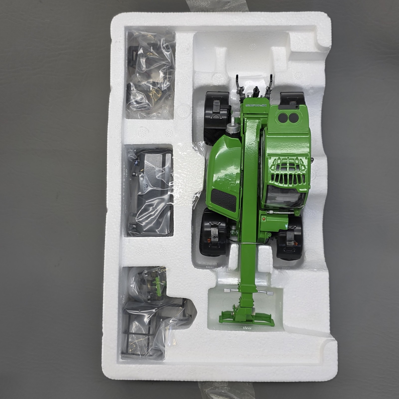 Merlo ROS 40.9 CS MultiFarmer Tractor Vehicle 1:32 Scale Telescopic Boom Farm