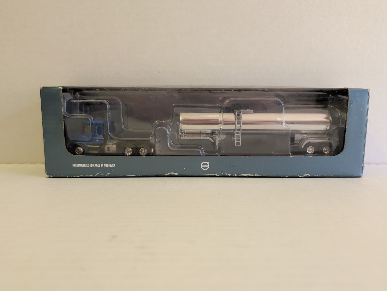 First Gear 80-0320 Volvo VNR 300 Daycab w/Tanker Bright Blue / Chrome 1/87 MIB