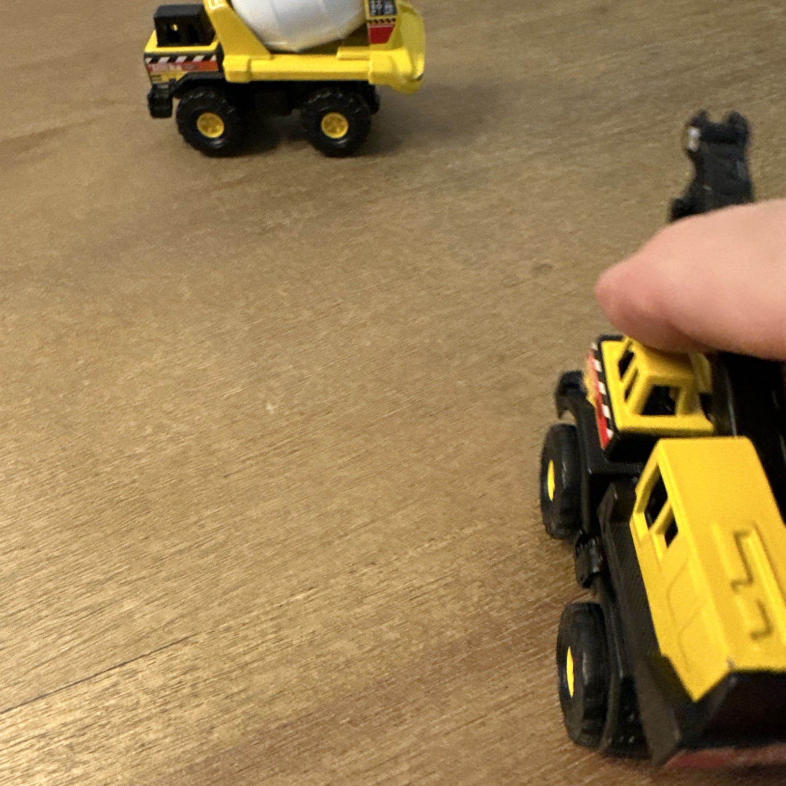 Maisto Hasbro Tonka 1998 Mini Mighty Excavator Cement Truck Construction