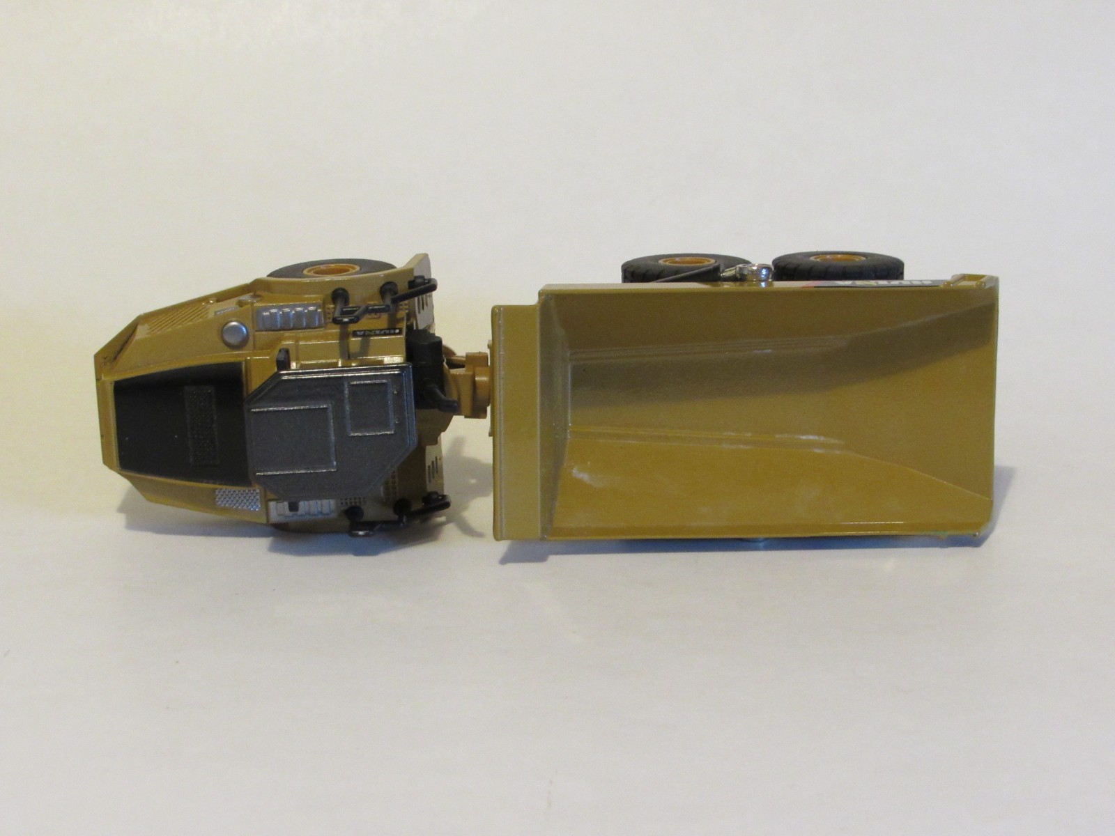 Huina 3 Axle Articulated Dump Truck 1:50 Diecast